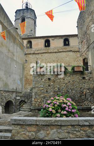 Kirche von Massanet de Cabrenys Gemeinde der katalanischen Region Alto Ampurdán in der Provinz Gerona, Katalonien, Spanien Stockfoto