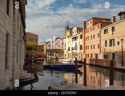 Panoramablick in Dorsoduro Sestiere an einem sonnigen Herbsttag Stockfoto