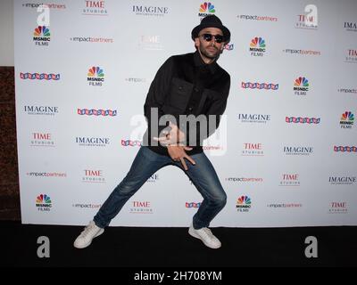 18. November 2021 – Los Angeles, Kalifornien – JR. Die Premiere von „Paper and Glue: A JR Project“ in Los Angeles Stockfoto