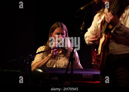 Shamus Currie von der kanadischen Rockband The Sheepdogs treten im Lee's Palace in Toronto auf. Stockfoto