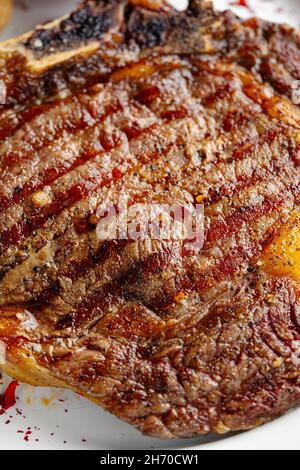 Makro-Nahaufnahme von gegrilltem saftigem Rindersteak Stockfoto