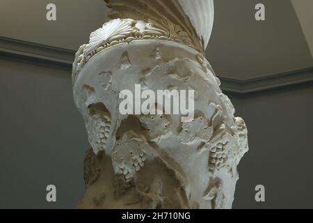 Detail Marmormuster der inneren Säulen des Petersdoms, Rom, Italien Stockfoto