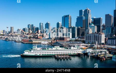 Die Walla WallaEvergreen Ferry, Skyline von Seattle vom Wasser aus, Washington, USA Stockfoto