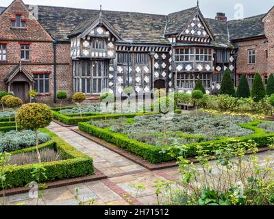 Ordsall Hall, ein ehemaliges Herrenhaus der Klasse I, das heute als Heimatmuseum in der Stadt Salford, Greater Manchester, England, geführt wird Stockfoto