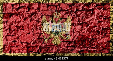 Montenegro Flagge auf einer Steinmauer dargestellt. Die Textur des Steins passt perfekt zu den Farben des Banners Stockfoto