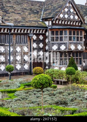 Ordsall Hall, ein ehemaliges Herrenhaus der Klasse I, das heute als Heimatmuseum in der Stadt Salford, Greater Manchester, England, geführt wird Stockfoto