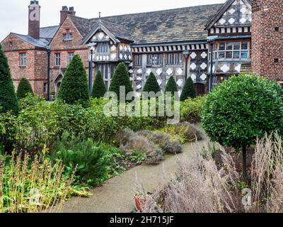 Ordsall Hall, ein ehemaliges Herrenhaus der Klasse I, das heute als Heimatmuseum in der Stadt Salford, Greater Manchester, England, geführt wird Stockfoto