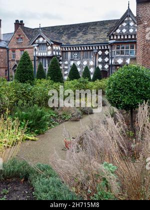 Ordsall Hall, ein ehemaliges Herrenhaus der Klasse I, das heute als Heimatmuseum in der Stadt Salford, Greater Manchester, England, geführt wird Stockfoto