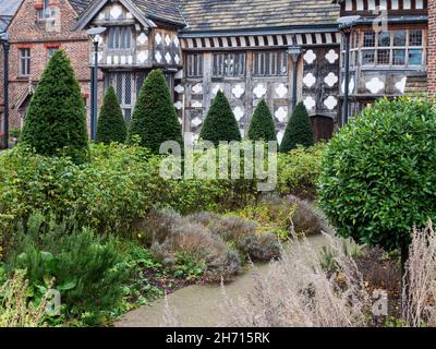 Ordsall Hall, ein ehemaliges Herrenhaus der Klasse I, das heute als Heimatmuseum in der Stadt Salford, Greater Manchester, England, geführt wird Stockfoto