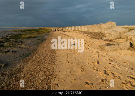 Blick auf den Fluss Deben in Suffolk von Bawdsey auf Old Felixstowe. Stockfoto