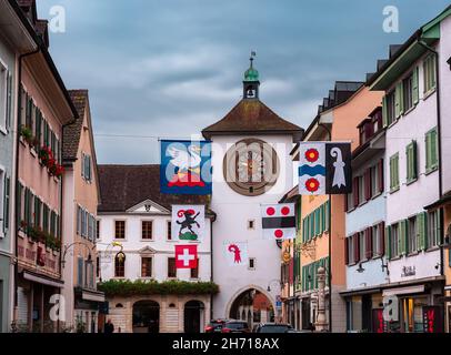 Laufen, Schweiz - 19. Oktober 2021: Die Altstadt der Schweizer mittelalterlichen Stadt Laufen Stockfoto