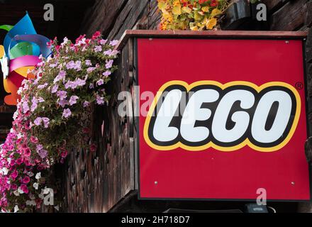 Livigno, Italien - 29. September 2021: Ein Geschäft von Lego, einer Linie von Kunststoff-Bauspielzeugen, die von der Lego Group, einem privat gehaltenen Unternehmen, hergestellt werden Stockfoto