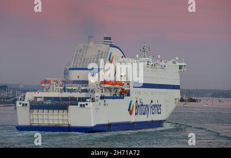 Brittany Ferries Armorique bietet eine Cross-Channel-Fähre an, die nach Portsmouth, Hampshire, Großbritannien, fährt Stockfoto