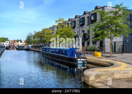 Elegante, moderne Wohnungen/Apartments in der New Islington Marina, Teil einer Regeneration von Ancoats, Manchester. Rochdale Canal in Manchester. Stockfoto