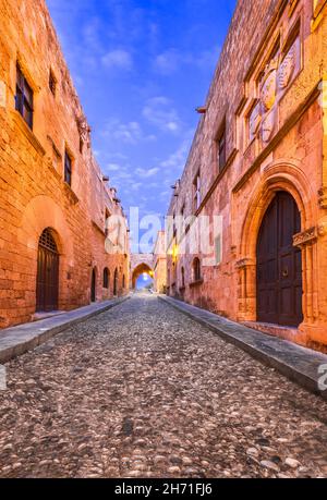 Rhodos, Griechenland. Mittelalterliche Avenue of the Knights, atemberaubende Aussicht am Morgen. Stockfoto