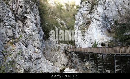 Der Horma Canyon ist eine der vielen Schluchten im Nationalpark Küre Mountains. Der Wanderweg ist 4km lang zwischen dem Dorf Horma und dem Dorf Ilıca. Stockfoto