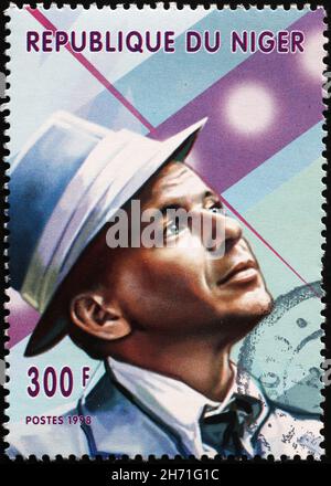 Frank Sinatra Porträt auf Briefmarke von Niger Stockfoto