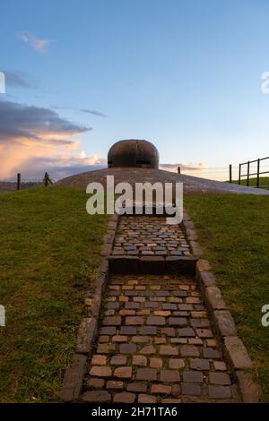 Herve, Belgien - 2. November 2021: Beobachtungsposten MN29 war Teil der Festung von Battice. Lüttich. Herbstregentag. Selektiver Fokus Stockfoto