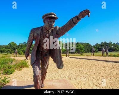 Nahaufnahme von Wilbur Wright auf der Bronzeskulptur vom 17. Dezember 1903 von Stephen H. Smith im Wright Brothers National Memorial in Kill Devil Hills, Stockfoto