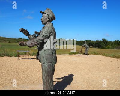 Nahaufnahme von Willis Dough, dem Freund der Wright Brothers, der den ersten Flug mithalf und dabei war, und im Hintergrund John T. Daniels, der ihn fotografierte, Stockfoto