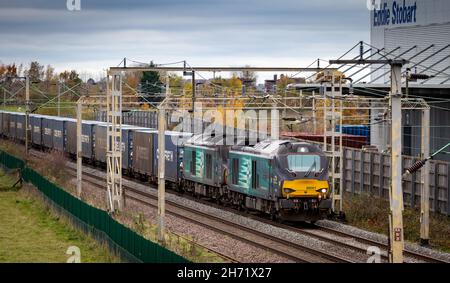 Direct Rail Services der Klasse 68 von 68001 und 68005 in DIRFT von Mossend Stockfoto