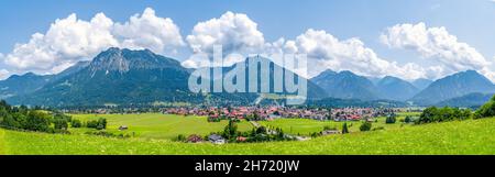 Panoramablick über Oberstdorf, Alpen, Bayern, Deutschland Stockfoto