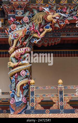 Kunstvolle Details rund um die King's Box im Thimphu Dzong in Thimphu, Bhutan. Stockfoto