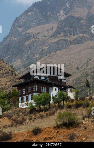 Der Tamchhog Lhakhang ist ein kleiner privater buddhistischer Tempel in der Nähe von Paro, Bhutan. Stockfoto