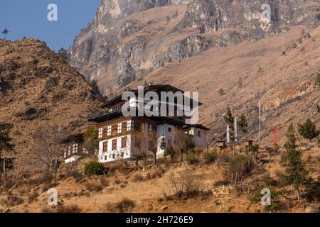 Der Tamchhog Lhakhang ist ein kleiner privater buddhistischer Tempel in der Nähe von Paro, Bhutan. Stockfoto