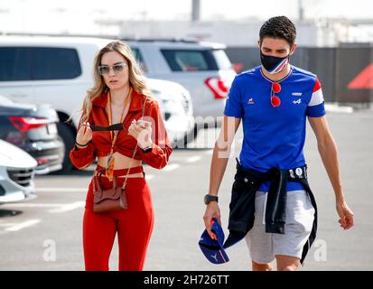 OCON Esteban (Fra), Alpine F1 A521, Portrait mit seiner Freundin Elena Berri während des Formel 1 Ooredoo Qatar Grand Prix 2021, 20th Lauf der FIA Formel 1 Weltmeisterschaft 2021 vom 19. Bis 21. November 2021 auf dem Losail International Circuit, in Lusail, Katar - Foto DPPI Stockfoto