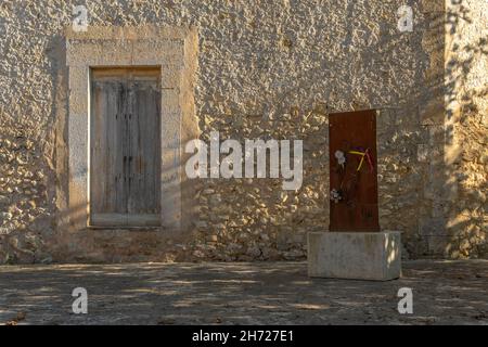 Porreres, Spanien; 12 2021. oktober: Denkmal El Raco de la Memoria, gewidmet den Opfern der Franco-Diktatur in Spanien, in der mallorquinischen Stadt Stockfoto