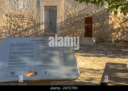 Porreres, Spanien; 12 2021. oktober: Denkmal El Raco de la Memoria, gewidmet den Opfern der Franco-Diktatur in Spanien, in der mallorquinischen Stadt Stockfoto