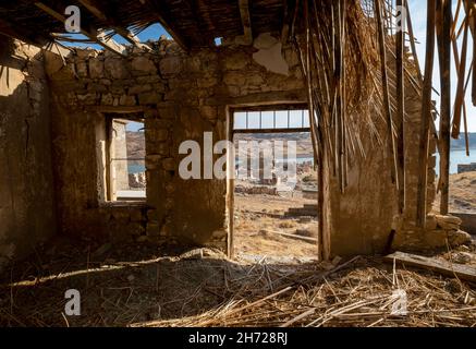 Foinikas (türkisch: Finike) verlassene türkische Ortschaft im Xeropotamos-Tal neben dem Asprokremmos-Stausee. Bezirk Paphos, Republik Zypern. Stockfoto