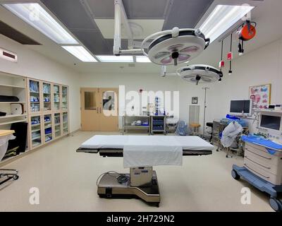 CYPRESS, USA - 21. Oktober 2021: Ein kleiner Operationssaal im UMMC Krankenhaus, Cypress USA Stockfoto