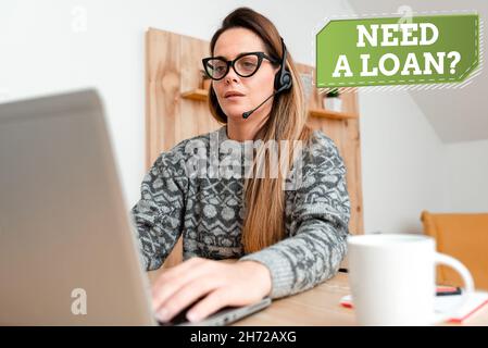 Schreiben von angezeigten Text benötigt Eine Kreditfrage. Internet-Konzept fragen, er braucht Geld erwartet mit Zinsen zurückgezahlt Abstract Schreiben neuer Blog-Inhalt Stockfoto