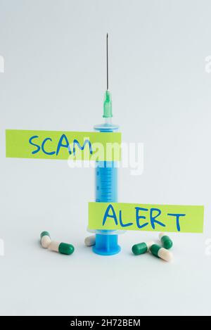 Textschild mit Scam Alert. Konzeptuelle Fotowarnung jemand über Scheme oder Betrug bemerkt jedes ungewöhnliche Schreiben wichtig Medical Notes Laboratory Stockfoto