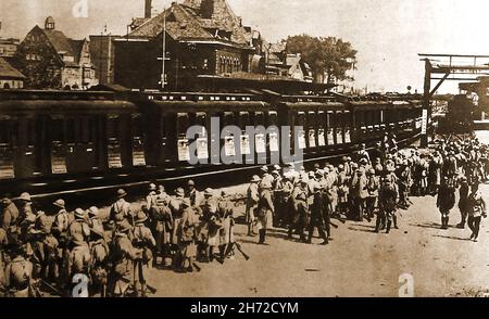 Juli 1st ,1930 Mainz, Deutschland, - die letzten alliierten Truppen in Deutschland (Französisch) verlassen Deutschland per Zug. --- 1. Juli 1930 Mainz, Deutschland, - die letzten alliierten Truppen in Deutschland (Französisch) verlassen Deutschland mit dem Zug. ---- 1er juillet 1930 Mayence, Allemagne, - Les dernières troupes alliées en Allemagne (Français) quittent l’Allemagne par train. Stockfoto