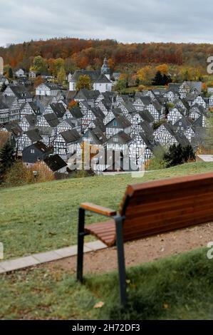 Schöne Aussicht auf die Altstadt von Freudenberg in Deutschland Stockfoto