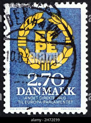 DÄNEMARK - UM 1984: Eine in Dänemark gedruckte Marke zeigt das Emblem der Europawahlen 2nd, um 1984 Stockfoto