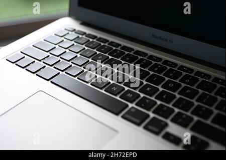 MacBook Air auf einer Tastatur Nahaufnahme Stockfoto