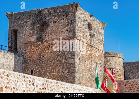 Ansicht der Verteidigungsmauern der Burg Niebla, in Huelva, Andalusien, Spanien Stockfoto