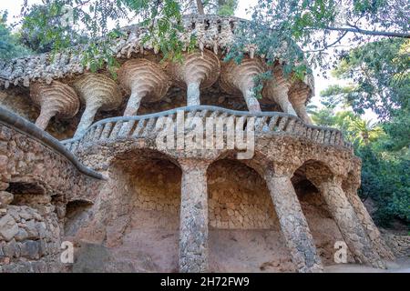 Der berühmte Parc Güell, der vom Architekten Gaudi in der Stadt Barcelona entworfen wurde. Stockfoto