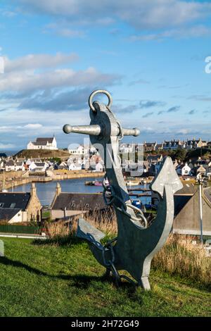 FINDOCHTY, MORAY, SCHOTTLAND - 19. NOVEMBER 2021: Dies ist ein Blick über die Stadt Findochty, Moray, Schottland, Großbritannien am 19. November 2021. Stockfoto