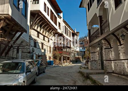 Blick auf die alte bulgarische Stadt mit traditionellen Häusern, Melnik, Bulgarien Stockfoto