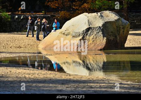 Der Spiegelsee im beeindruckenden Yosemite Valley NP im Spätherbst, Mariposa CA Stockfoto