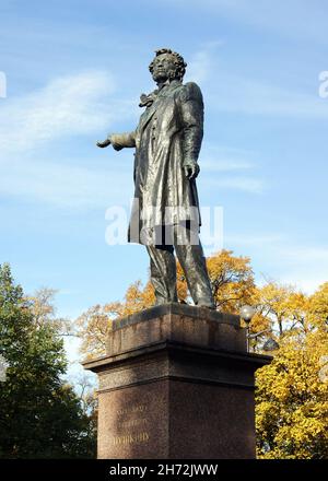 Denkmal für Alexander Puschkin, am Kunstplatz, alias Mikhalovsky Platz, St. Petersburg, Russland Stockfoto