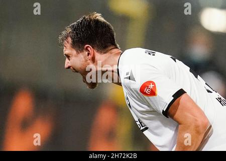 Sandhausen, Deutschland. 19th. November 2021. Fußball: 2. Bundesliga, SV Sandhausen - 1. FC Nürnberg, Matchday 14, BWT-Stadion am Hardtwald. Sandhausens Immanuel Höhn reagiert nach dem Ende des Spiels. Quelle: Uwe Anspach/dpa - WICHTIGER HINWEIS: Gemäß den Bestimmungen der DFL Deutsche Fußball Liga und/oder des DFB Deutscher Fußball-Bund ist es untersagt, im Stadion und/oder vom Spiel aufgenommene Fotos in Form von Sequenzbildern und/oder videoähnlichen Fotoserien zu verwenden oder zu verwenden./dpa/Alamy Live News Stockfoto