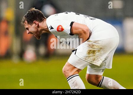 Sandhausen, Deutschland. 19th. November 2021. Fußball: 2. Bundesliga, SV Sandhausen - 1. FC Nürnberg, Matchday 14, BWT-Stadion am Hardtwald. Sandhausens Immanuel Höhn reagiert nach dem Ende des Spiels. Quelle: Uwe Anspach/dpa - WICHTIGER HINWEIS: Gemäß den Bestimmungen der DFL Deutsche Fußball Liga und/oder des DFB Deutscher Fußball-Bund ist es untersagt, im Stadion und/oder vom Spiel aufgenommene Fotos in Form von Sequenzbildern und/oder videoähnlichen Fotoserien zu verwenden oder zu verwenden./dpa/Alamy Live News Stockfoto