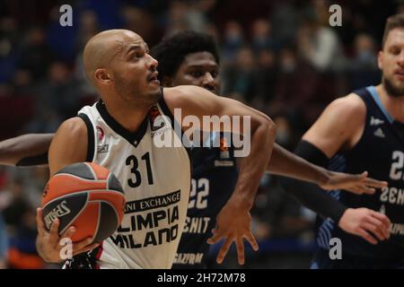 St. Petersburg, Russland. 19th. November 2021. Shavon Shields von der BC Armani Exchange in Aktion während des EuroLeague-Spiels von Turkish Airlines BC Zenit gegen AX Armani in der Sibur Arena in Sankt Petersburg. ST. PETERSBURG, - NOVEMBER 19: Foto von Anatoliy Medved Quelle: Orange Pics BV/Alamy Live News Stockfoto