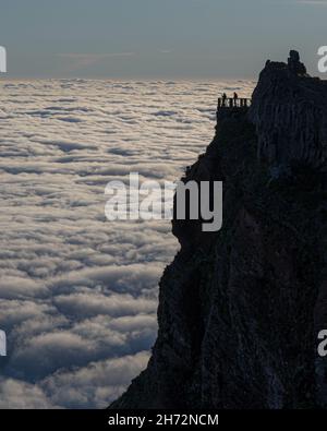 Szenische Aufnahme der Aussichtsplattform Madeira Ninho da Manta auf der Klippe in Portugal Stockfoto